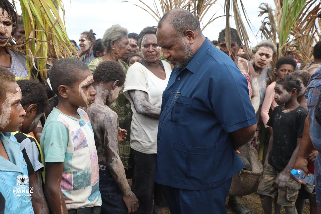 PM MARAPE VISITS FLOOD-AFFECTED AREAS IN WESTERN PROVINCE; OFFERS IMMEDIATE GOVERNMENT RELIEF ASSISTANCE