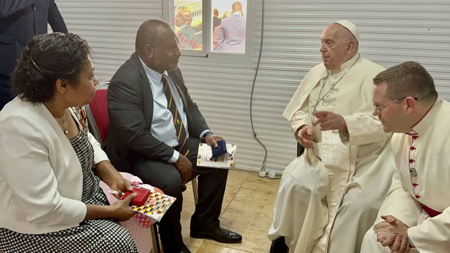 PM MARAPE MEETS POPE FRANCIS; EXPRESSES GRATITUDE FOR PAPAL MESSAGE OF SERVICE, PEACE, UNITY