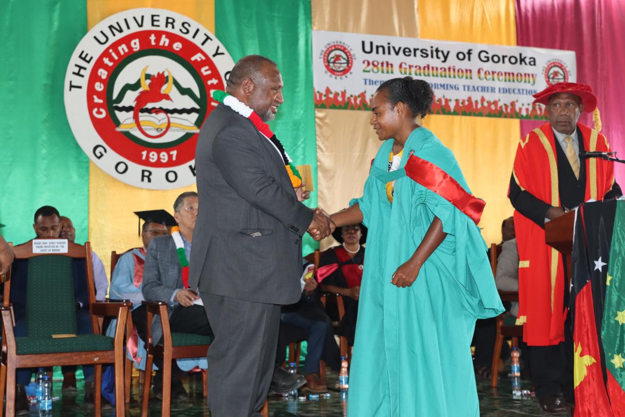 Prime Minister Marape Announces Transformative Support for PNG Teachers at University of Goroka Graduation