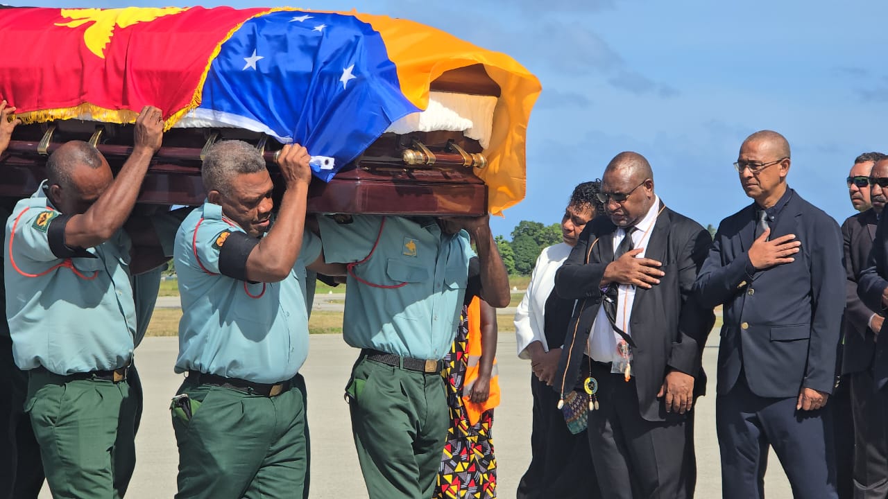 Prime Minister Marape Pays Tribute to Sir Julius Chan at National Haus Krai